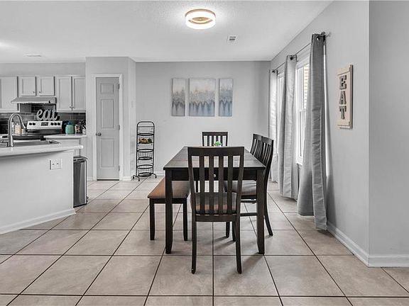 5th image of 324 Warwick Landing Parkway