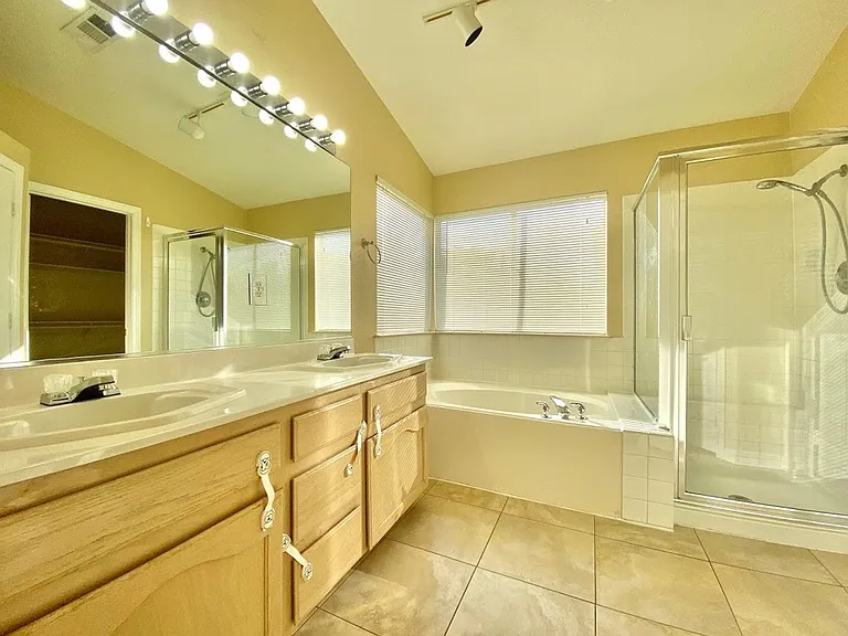 8009 Dover Shores Ave — Photo 23