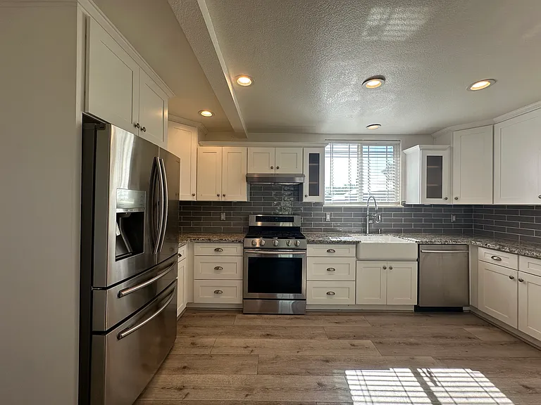 2400 Central Ave — Photo 25