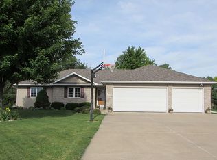 907 Clairmont Cir, Sergeant Bluff, IA 51054