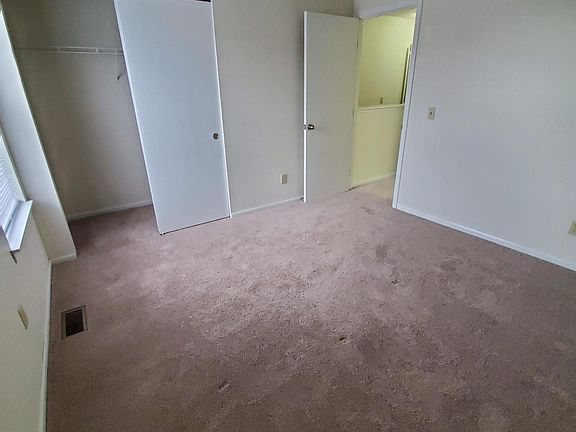 4th image of 6283 Applegrove Ln