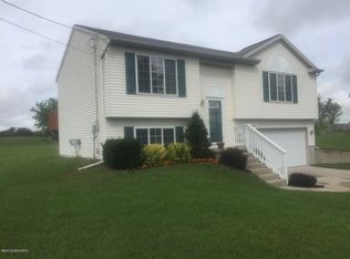 7683 Dream Isle Dr NE, Belding, MI 48809