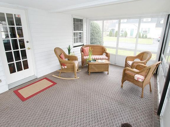 3 season screened porch off living room
