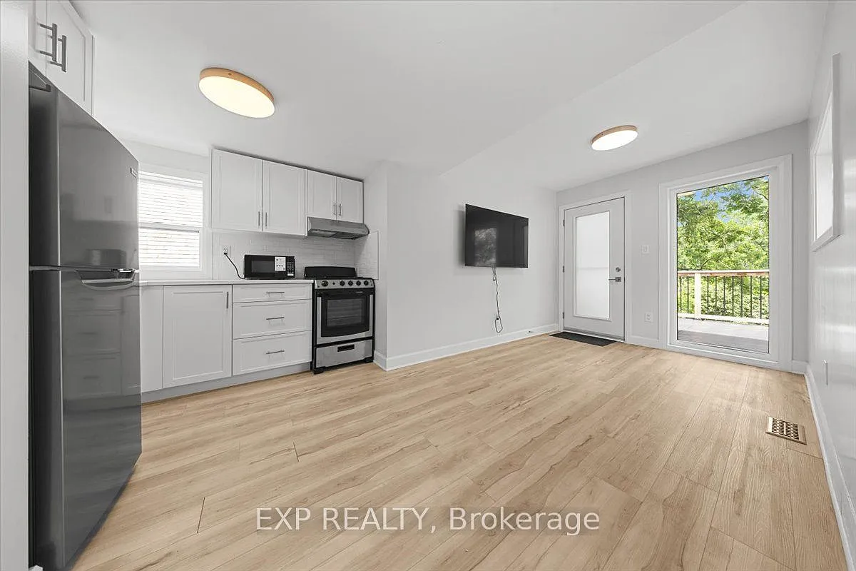 183 Britannia Rd — Photo 3