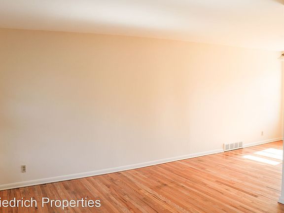 5th image of 1319 Roosevelt Ave