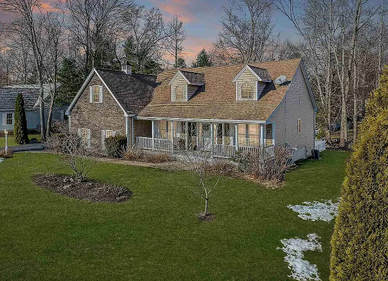 3 Katie Ln — Photo 2