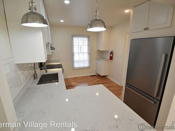 3rd image of 39 E Blenkner St