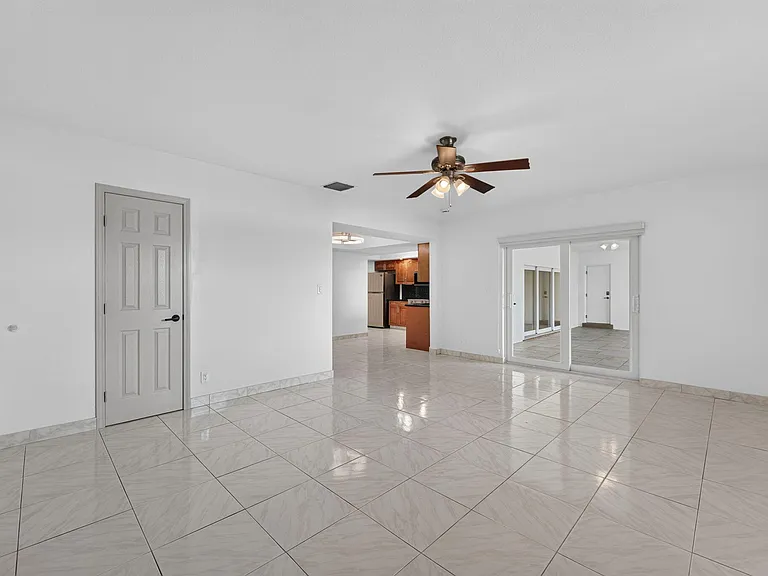 905 NW 133rd Ave — Photo 9