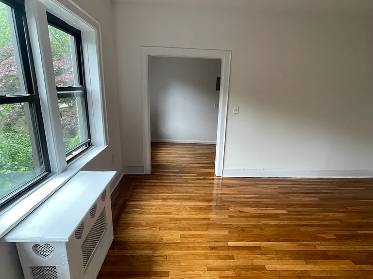 119 carpenter Avenue — Photo 6