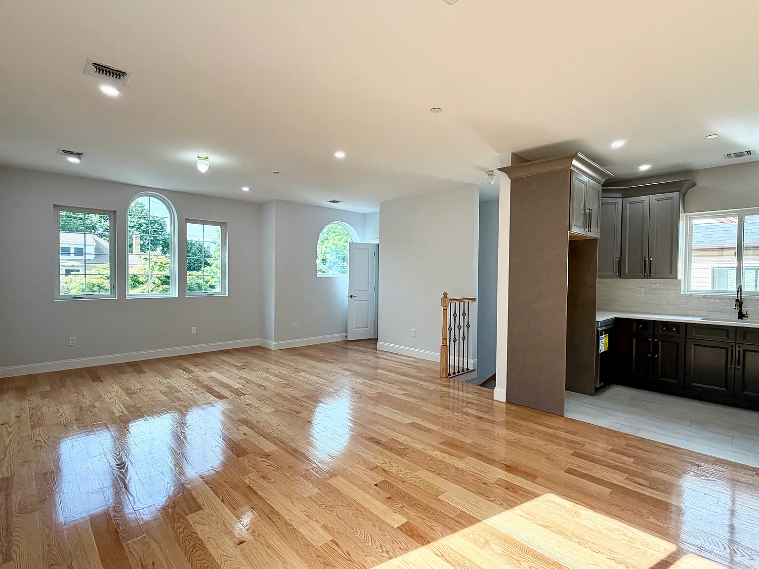 4 bed, 1364 sqft, $3,400 — Photo 3
