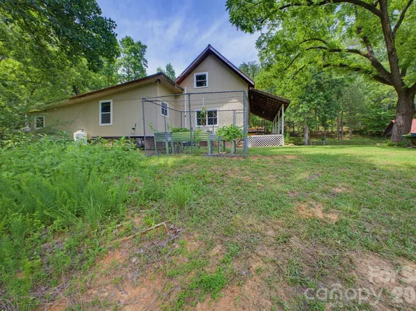 1239 W McGuinn Rd, Mill Spring, NC 28756