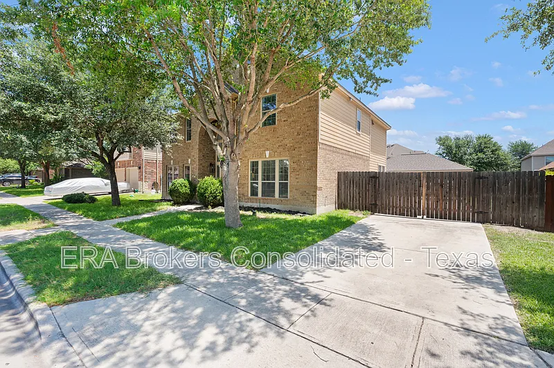 4 bed, 3.5 bath, 3384 sqft, $3,300 — Photo 2