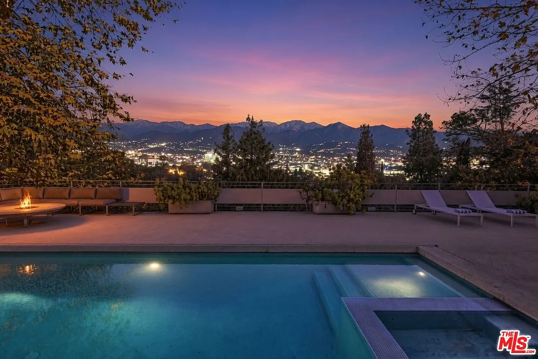 4 bed, 2.5 bath, 2326 sqft, $20,000 — Photo 4