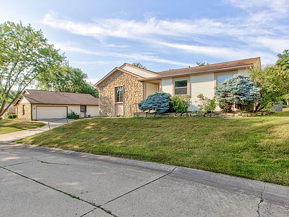 2nd image of 2818 Saddle Barn West Dr