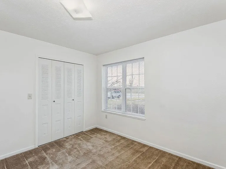 Colonial Pointe at Fairview Apartments — Photo 17
