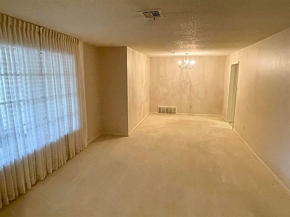 5th image of 913 NW Cheryl Cir