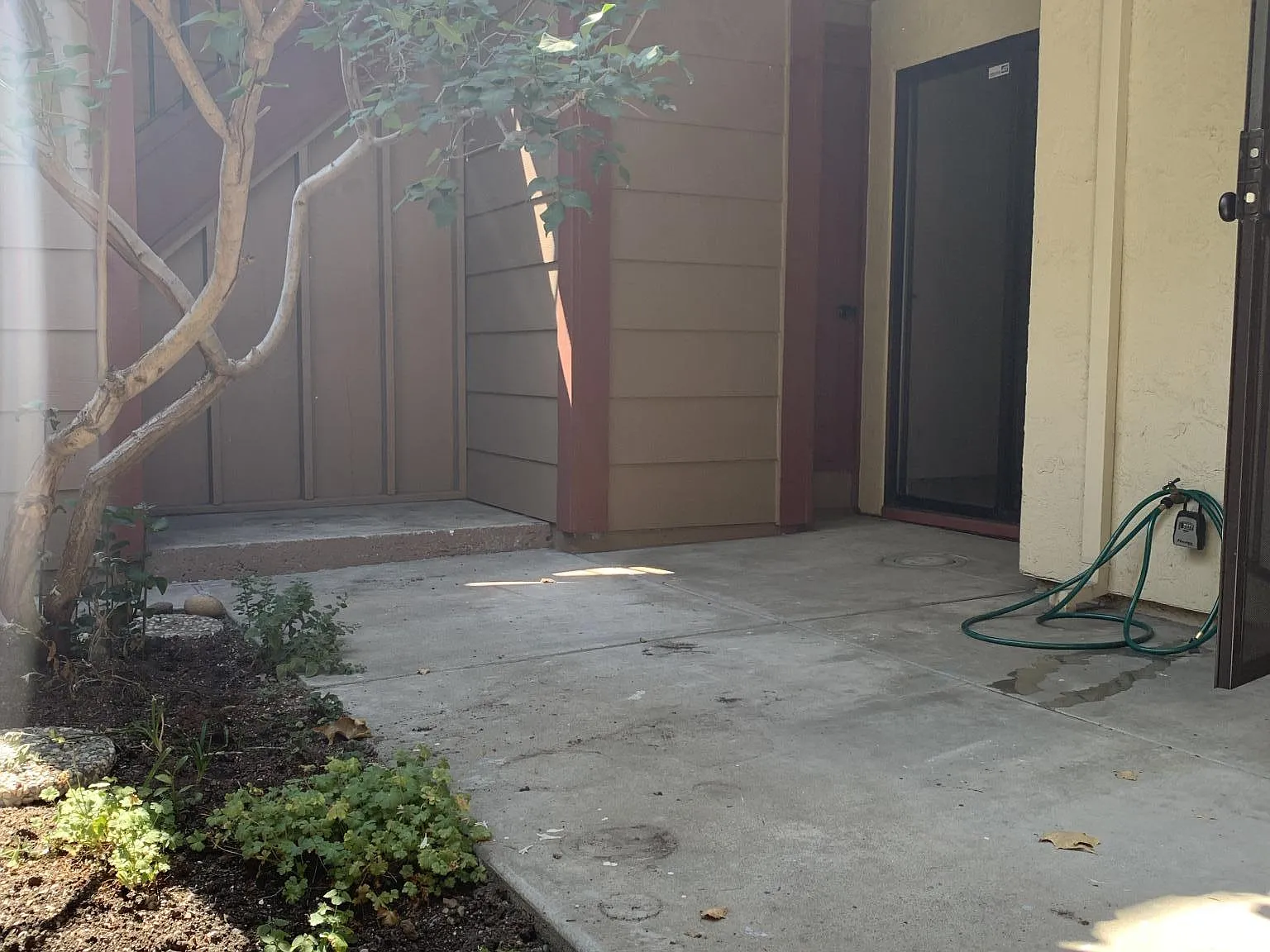 217 E Warren Cmn — Photo 3