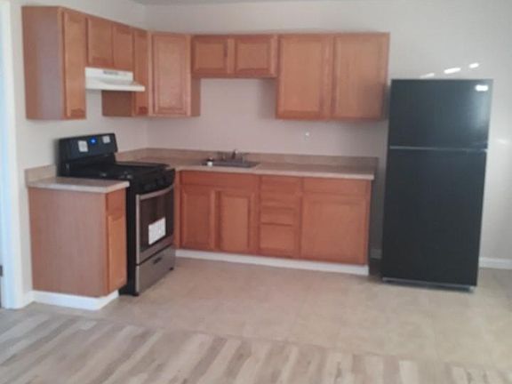 2nd image of 1049 Jefferson Blvd APT 6