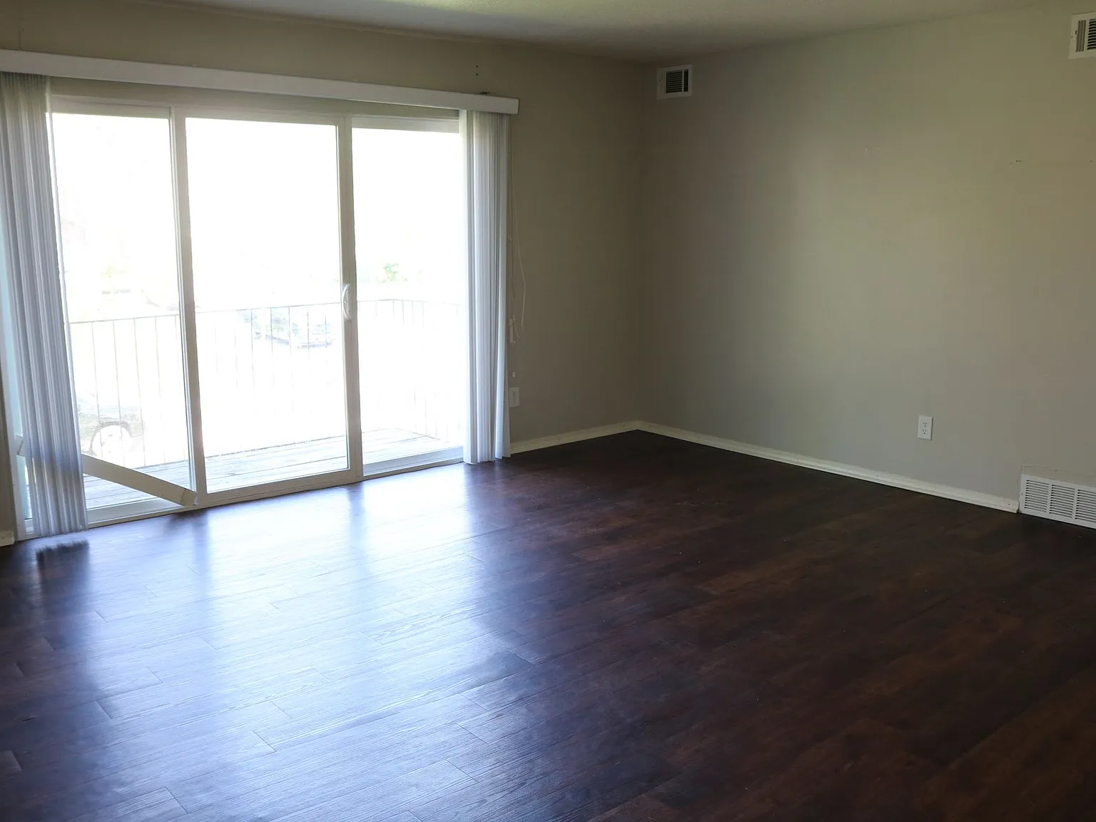 Monteclaire Apartments/HLF Investments MO LLC — Photo 2