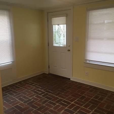 2nd image of 1900 N Oak St APT 4