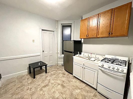 2nd image of 165 E 99th St #7