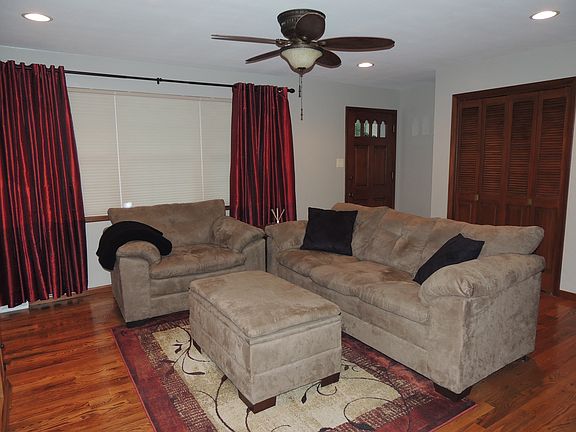 3rd image of 641 Belmont Dr
