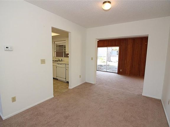 5th image of 130 Carriage Hill Dr