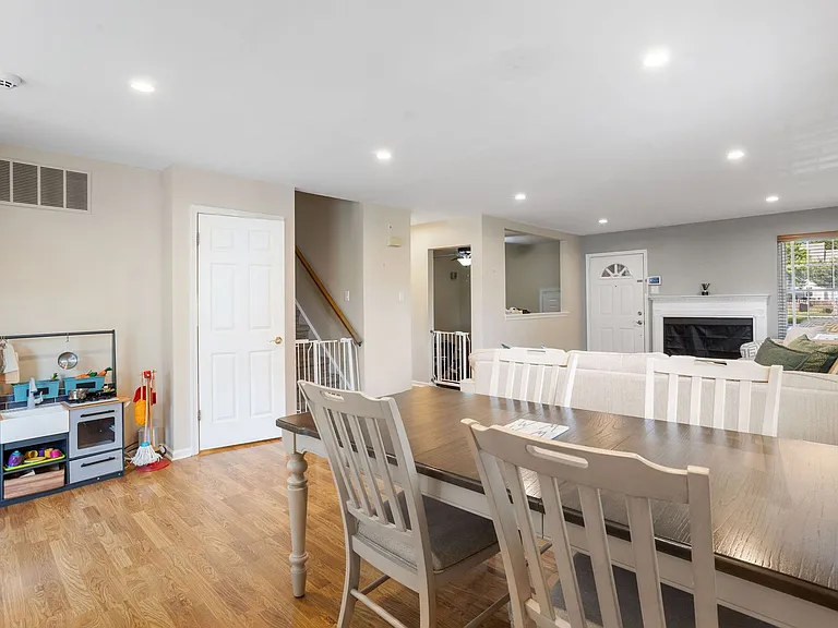 81 Kirkwood Dr — Photo 11