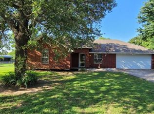 715 Cherry Ln, Springtown, TX 76082