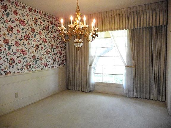 5th image of 2611 W Shandon Ave