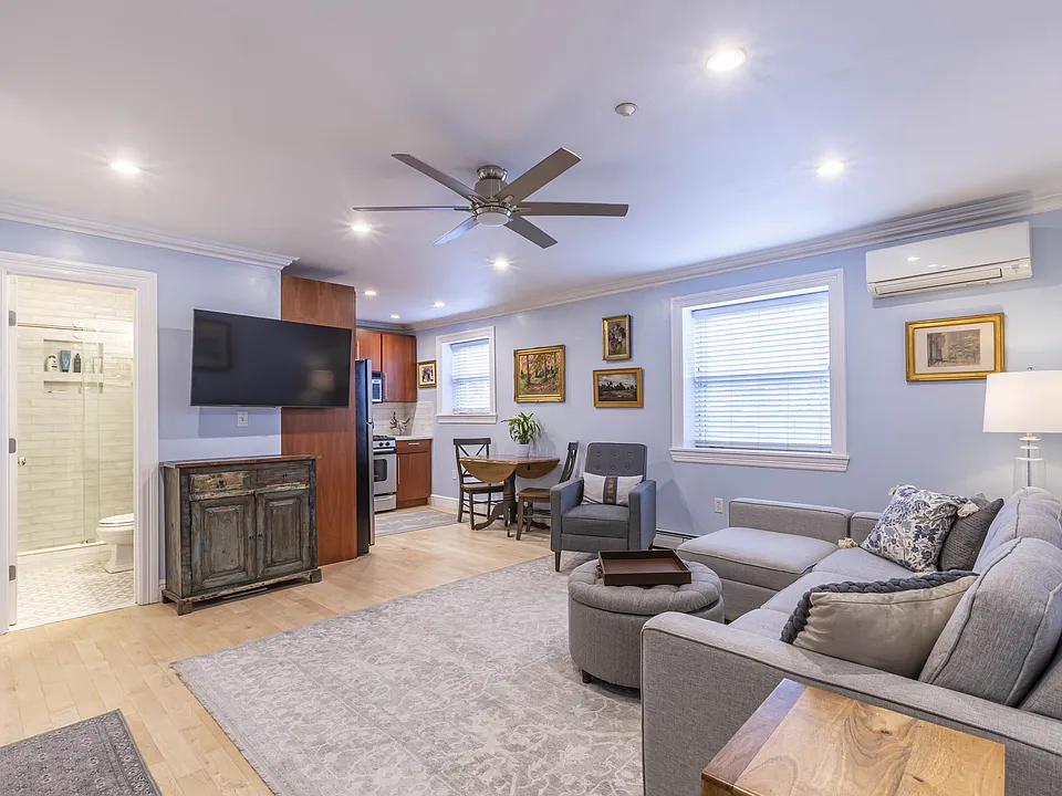 52 Cooper St #2