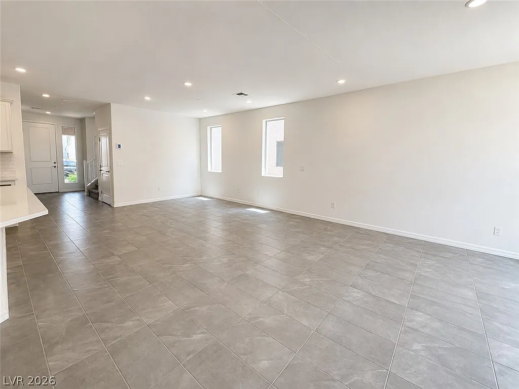 4 bed, 3.5 bath, 2988 sqft, $3,002 — Photo 4