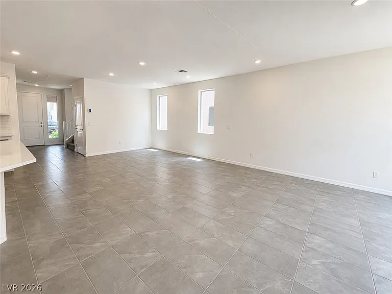 7443 Legacy Point St — Photo 4