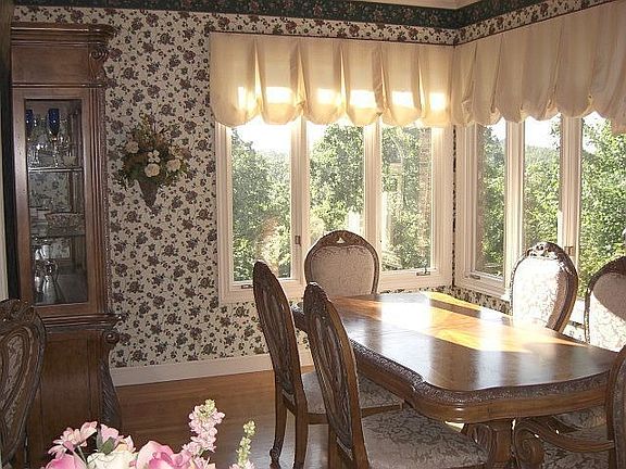 Charming Formal Dining w/ Treetop View