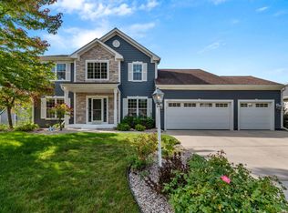 1513 Highlandview Dr, West Bend, WI 53095