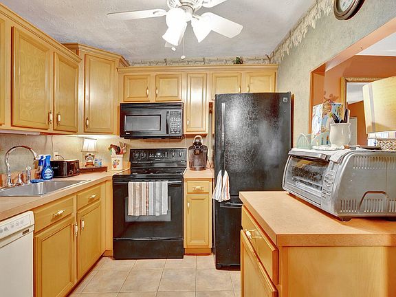 5th image of 200 Village Green Circle E #310