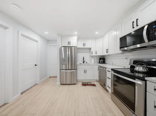 9 Weld St APT 19, Framingham, MA 01702