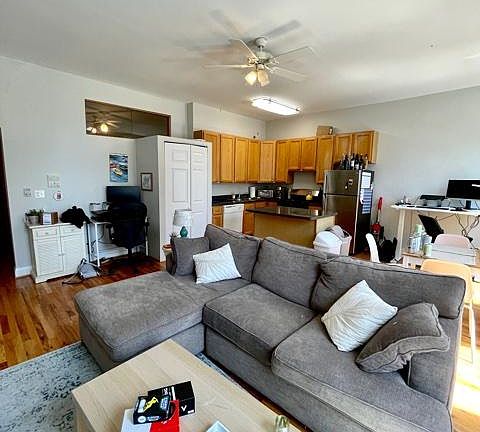 3rd image of 1457 N Milwaukee Ave #2C