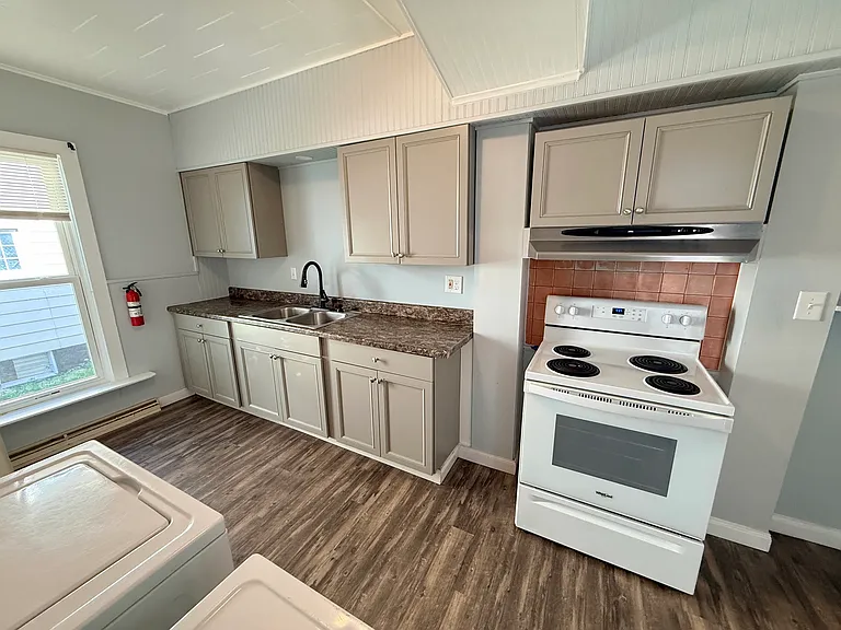 115 Flower Ave W #1 — Photo 15