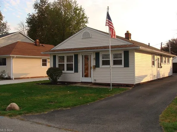 354 Parkway Dr, Eastlake, OH 44095