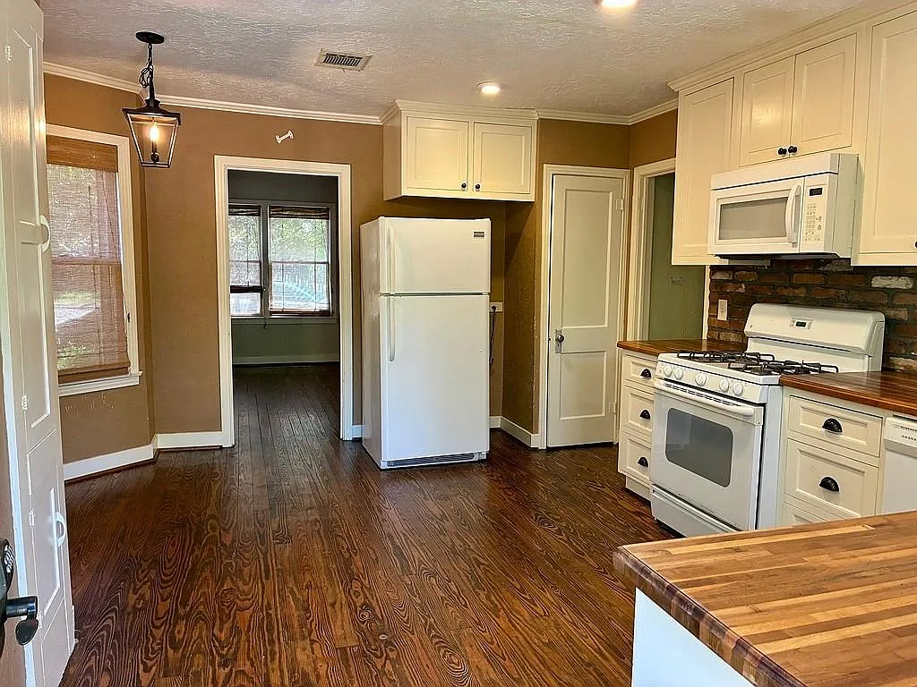 2 bed, 1.0 bath, 996 sqft, $1,700 — Photo 4
