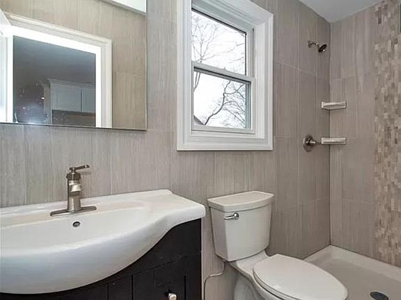 5th image of 93 Carman Ave