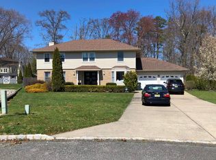 8 Marie Elaine Ct, Oakhurst, NJ 07755