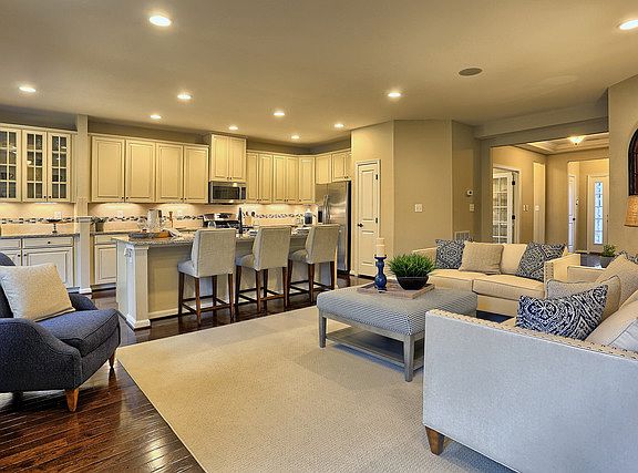 4th image of 1407 Colchester Ln