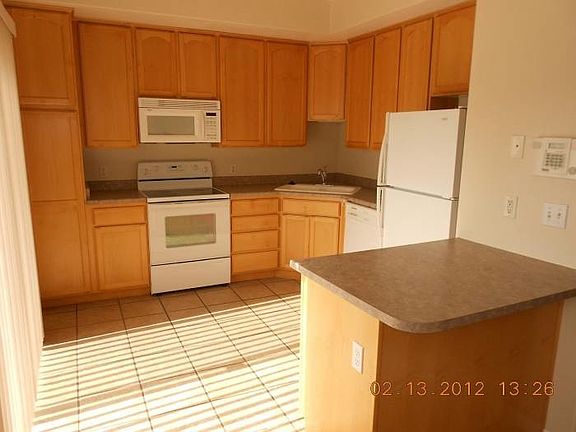 5th image of 884 E Chase Brook Ln