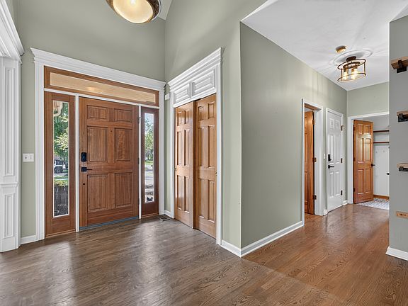 4th image of 305 Windsor Cir