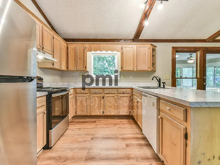 135 Beacon Hill Dr — Photo 7