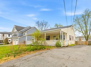 1904 Pimmit Dr, Falls Church, VA 22043