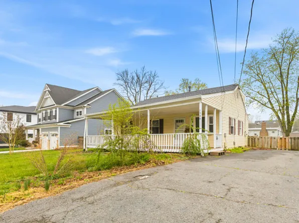 1904 Pimmit Dr, Falls Church, VA 22043