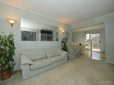 Livingroom opens to diningroom